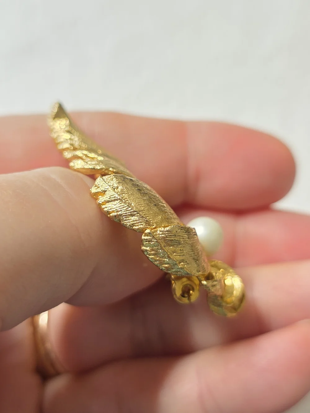 Jacqueline Ferrar Brooch Gold Tone Leaf Pearl Accent 2in